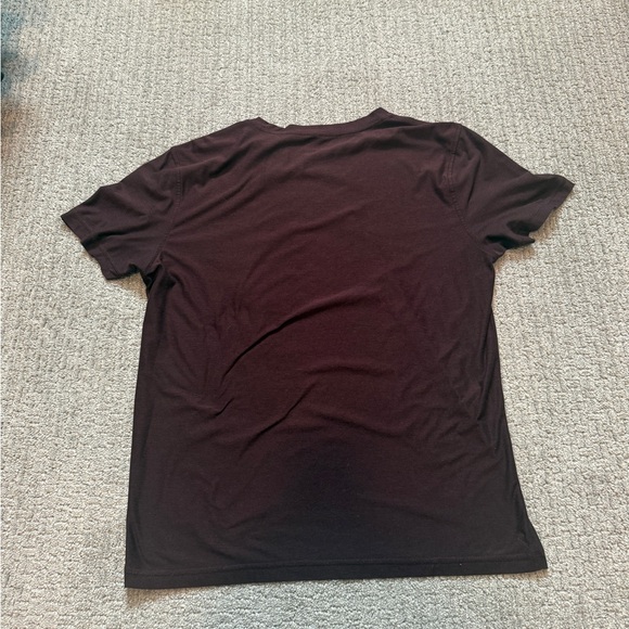 Vuori Strato Tech Oxblood Maroon Short Sleeve Tee Size Medium - Picture 4 of 8